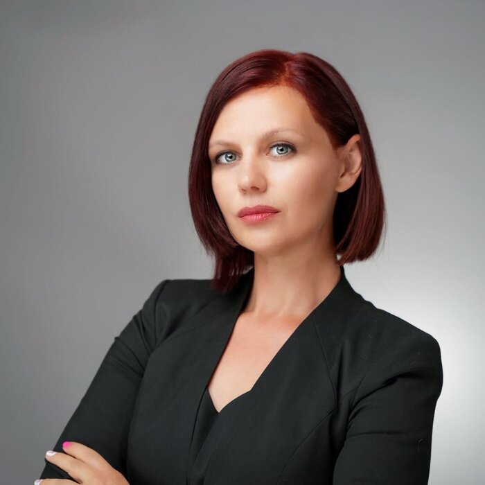 reni-yankova_700x700_crop_478b24840a